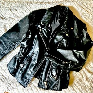 Woman’s black leather hourglass fit moto XL